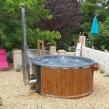 Petite Maison Papillon, Pool, Hot Tub,relax Σπίτι διακοπών